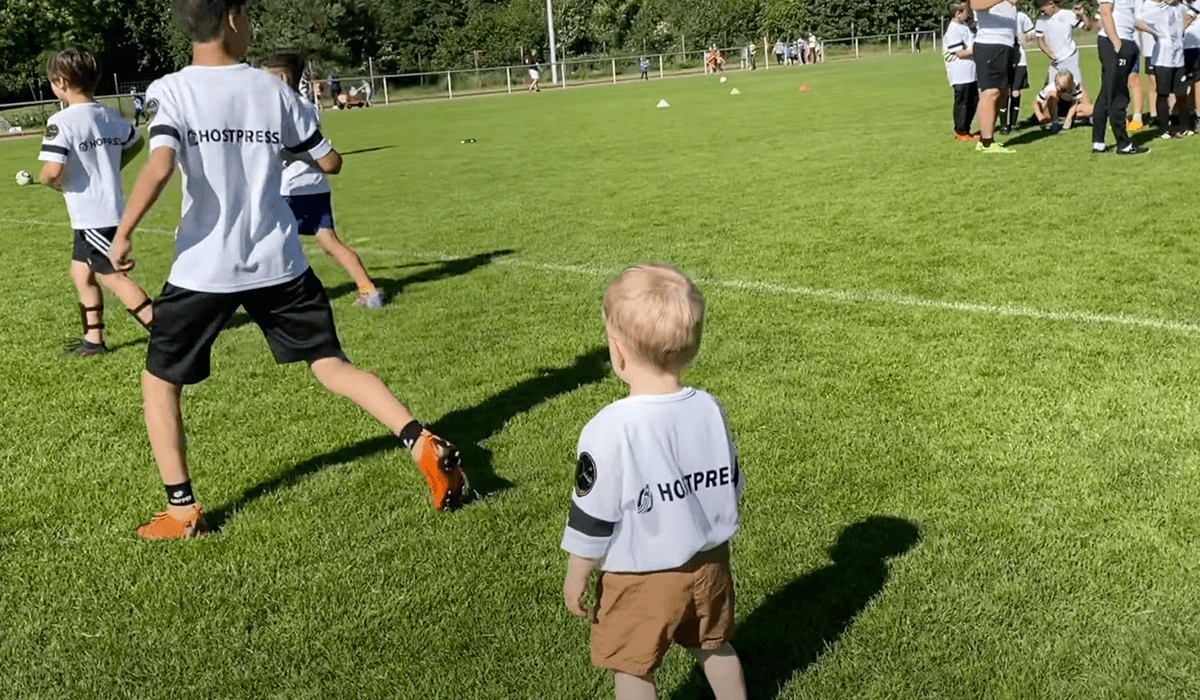 Die Sportfreunde Hüttersdorf 1920 e.V. - unser Sponsoring der Trikots für die Jugendmannschaft